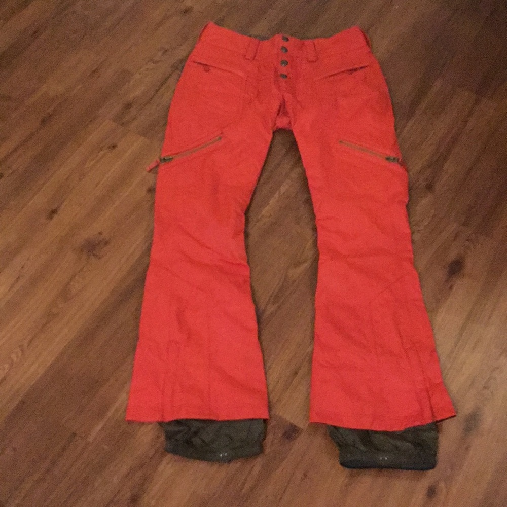 B by Burton women’s snowboarding pants. Size S